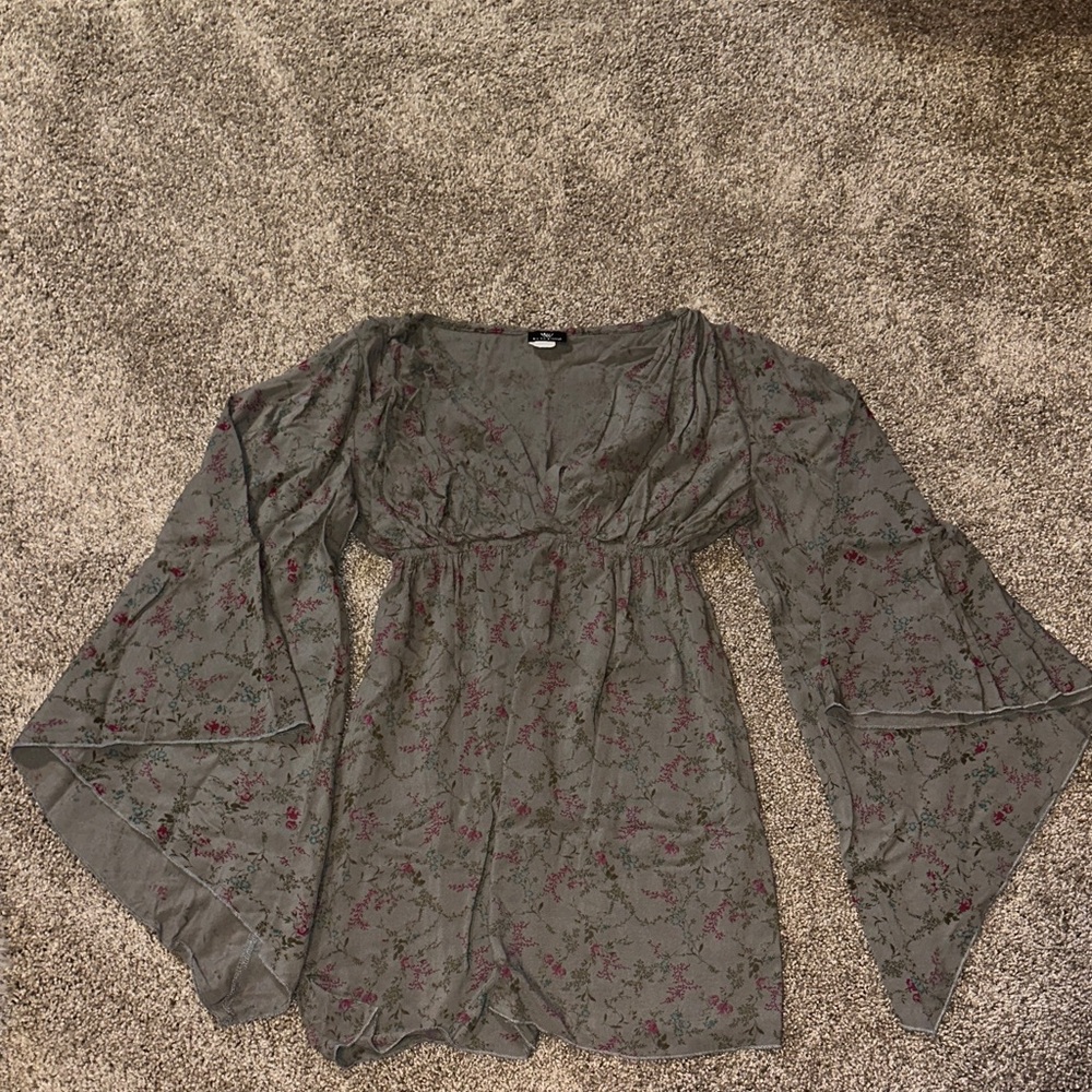 ⚡️Va Va Voom Sage Green Floral Batwing Sleeve Blouse